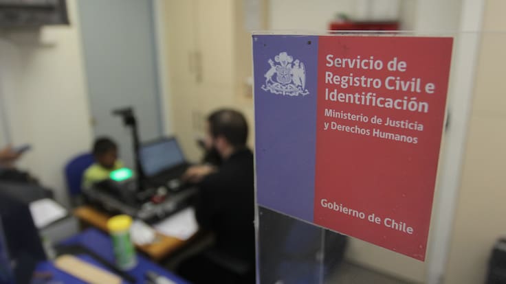 Denuncian al Registro Civil de exponer datos sensibles de joven trans en certificados oficiales