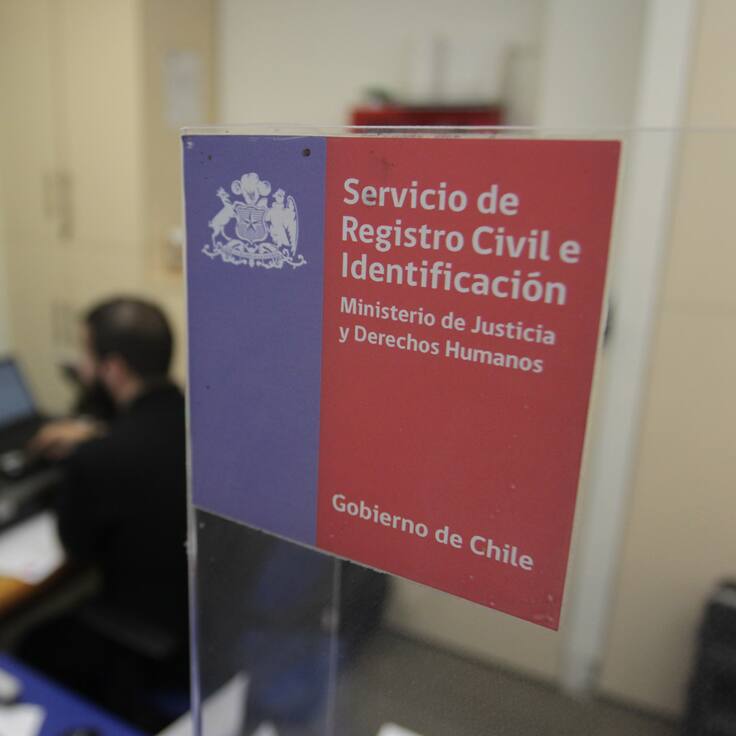 Masivo error del Registro Civil: entregó cédulas con residencia definitiva a extranjeros con estatus temporal