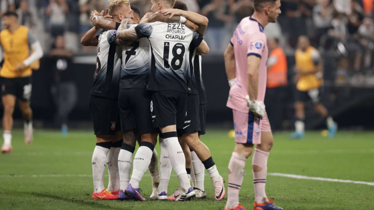 Corinthians goleó al Fortaleza de Kuscevic y se metió en semifinales de Copa Sudamericana