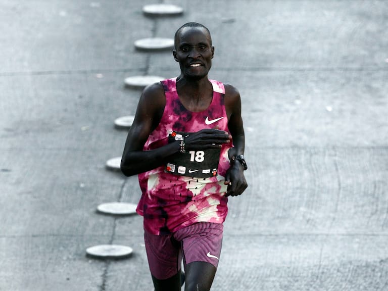 Así fue la llegada del ganador del Maratón de Santiago 2026: ¡De Kenia para el mundo!