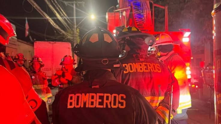 Tragedia en El Bosque en plena lluvia: cinco personas, entre ellas tres menores, mueren en devastador incendio