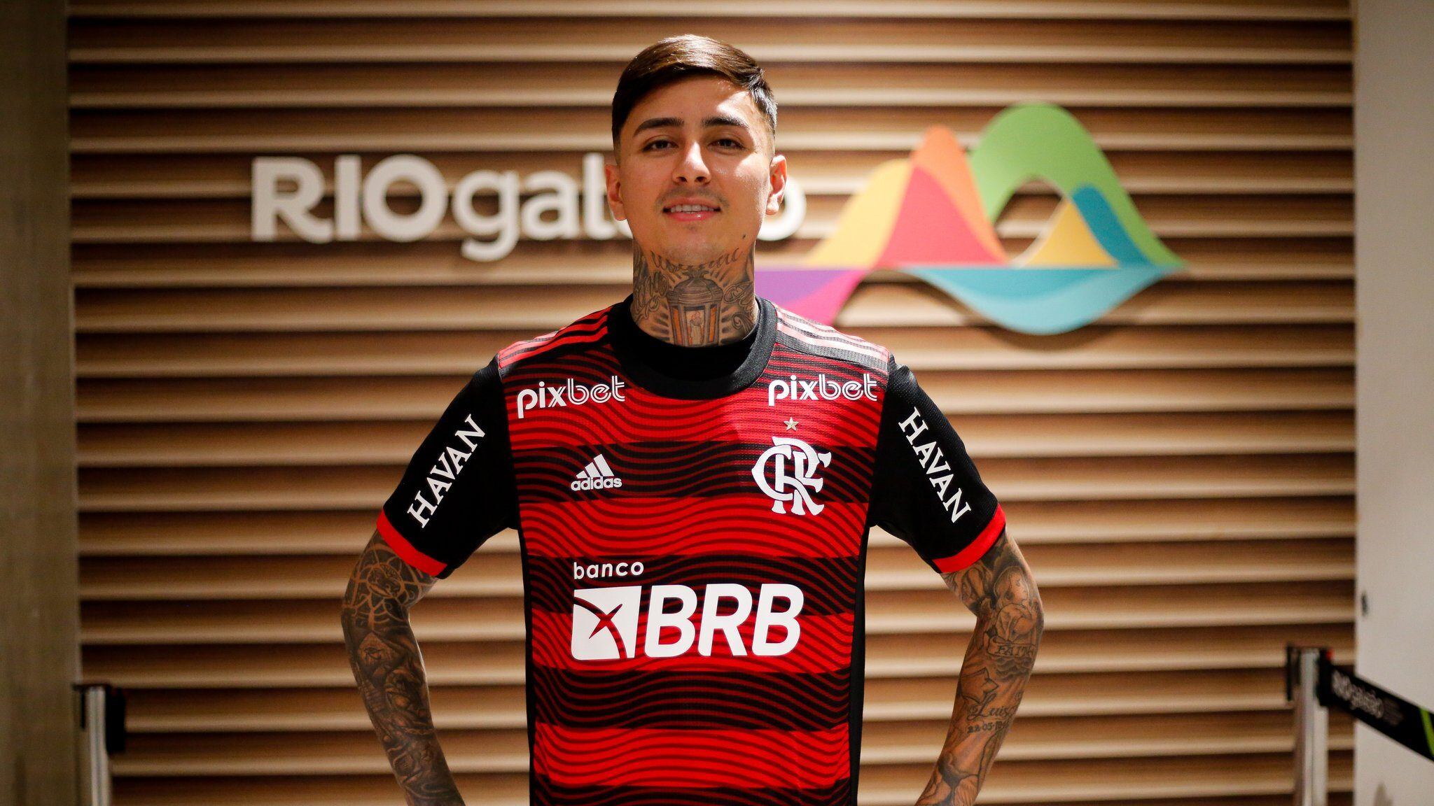 Erick Pulgar: Flamengo oficializa la incorporación del chileno