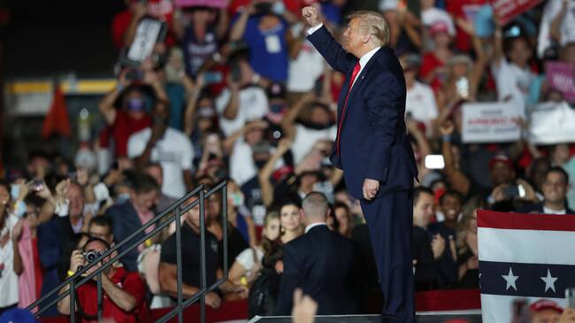 SANFORD, FLORIDA - OCTOBER 12: President Donald Trump waves to the crowd as he leaves after speaking during campaign event at the Orlando Sanford International Airport on October 12, 2020 in Sanford, Florida. Trump was holding his first campaign rally since his coronavirus diagnosis as he continues to campaign against Democratic presidential candidate Joe Biden. (Photo by Joe Raedle/Getty Images)