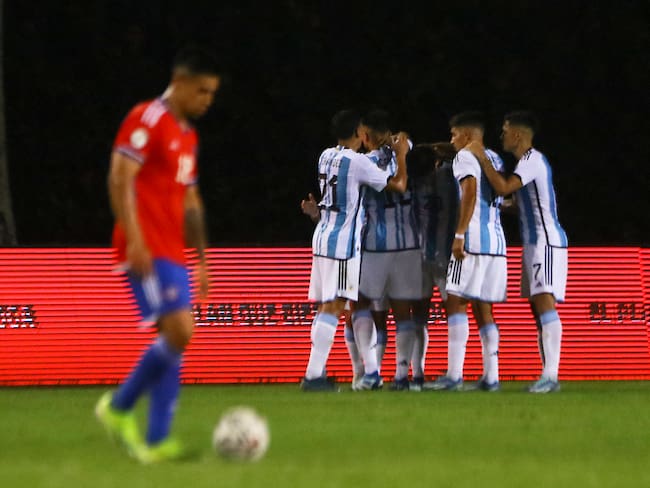 El provocador festejo del presidente de la AFA tras la goleada de Argentina ante Chile en el Preolímpico
