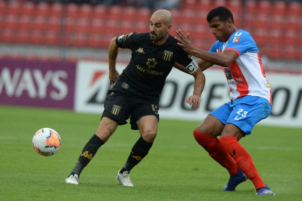 Lisandro López enfrenta a Edison Penilla en el Estadio Olímpico Metropolitano de Mérida