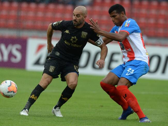 Lisandro López enfrenta a Edison Penilla en el Estadio Olímpico Metropolitano de Mérida