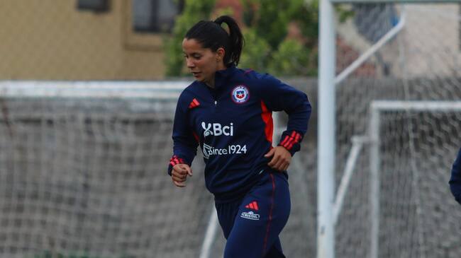 Karen Araya La Roja