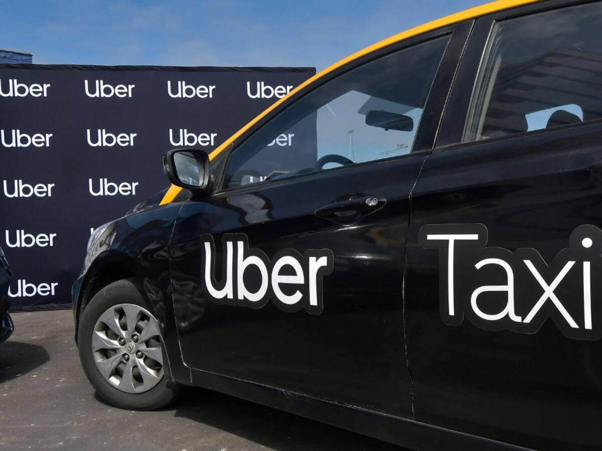 Uber y Asociación Nacional de Taxis de Chile firman alianza para facilitar integración de taxistas en la app