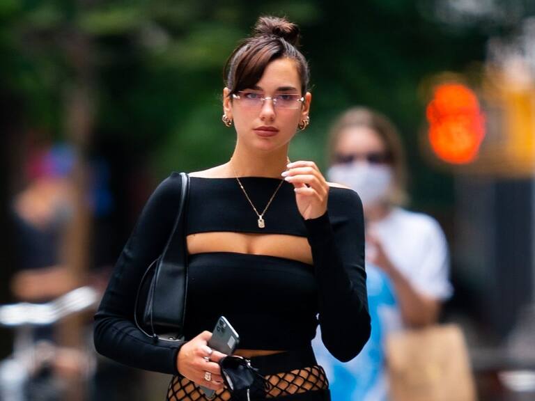 Lugar de grabación del nuevo videoclip de Dua Lipa fue allanado por la policía por no cumplir las medidas sanitarias