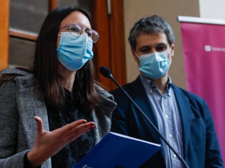 19 de Julio de 2021/SANTIAGO La alcaldesa de Santiago, Irací Hassler, al termino de una reunión con el ministro de Educación, para abordar la situación de los establecimientos educacionales en la comuna.
FOTO :CRISTOBAL ESCOBAR/AGENCIAUNO