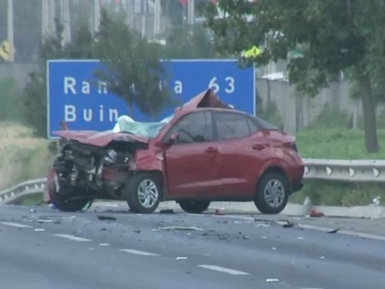 Mujer muere tras salir eyectada de automóvil en accidente de tránsito en San Bernardo