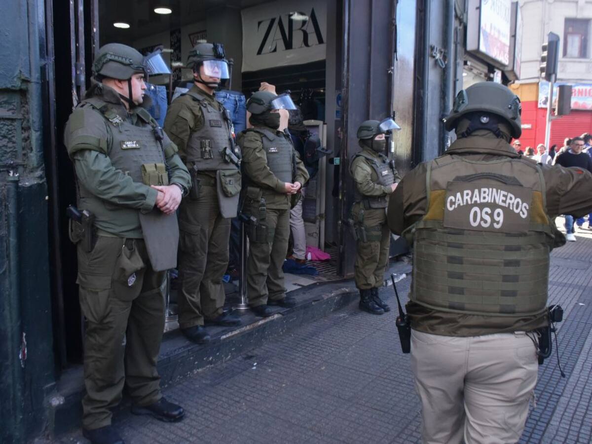 OS9 interviene locales en Barrio Meiggs por venta de ropa falsificada: hallan arma de fogueo prohibida
