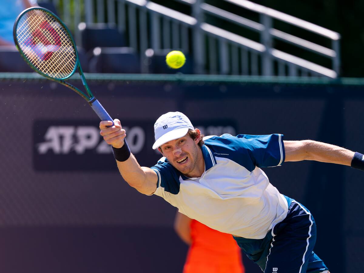 Nicolás Jarry sufre dura caída y queda fuera del cuadro principal del ATP 500 de Halle