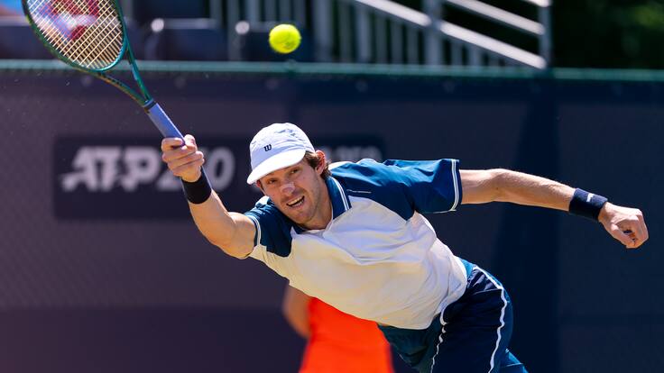 Nicolás Jarry sufre dura caída y queda fuera del cuadro principal del ATP 500 de Halle