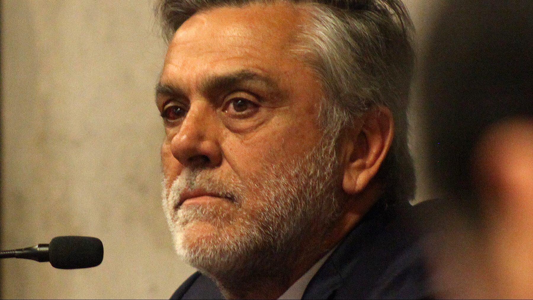 Pablo Longueira por supuesta inhabilitación para votar