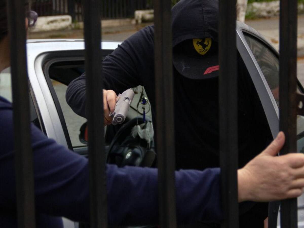 Pareja es víctima de portonazo en Ñuñoa: sujetos hirieron a golpes a la mujer