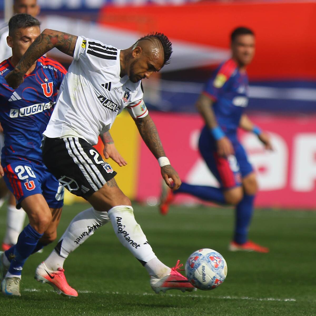 Un partido aparte en Marquesina y Vidal con Vargas como protagonistas en cancha: el lado B de la victoria de Colo Colo sobre la U en el Superclásico