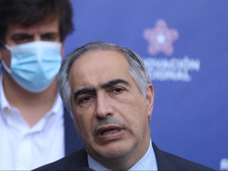 16 de mayo del 2022/SANTIAGOEl presidente de Renovación Nacional, Francisco Chahuán, junto al secretario general de la colectividad, Diego Schalper, realizan punto de prensa para referirse a temas de contingencia política.
FOTO: SEBASTIAN BELTRAN GAETE/AGENCIAUNO