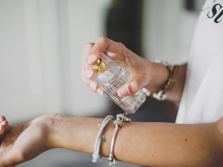 Estudio internacional revela el impacto de la cosmética y la perfumería en el bienestar emocional y social