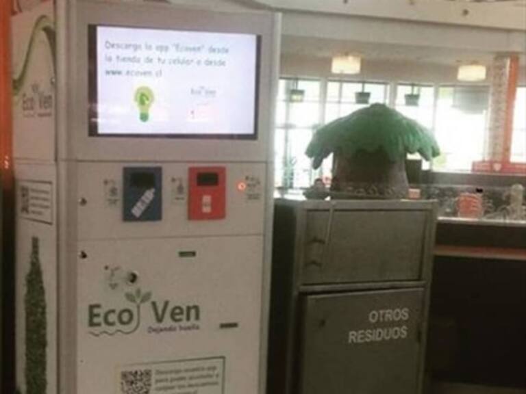 Sistema de reciclaje ofrece premios por reciclar como cargar la Bip! o entradas al cine