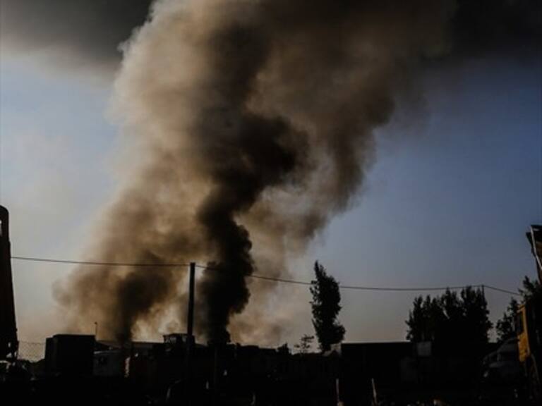 Fiscalía dice que incendio en centro de acopio de neumáticos en Lampa fue «claramente intencional»