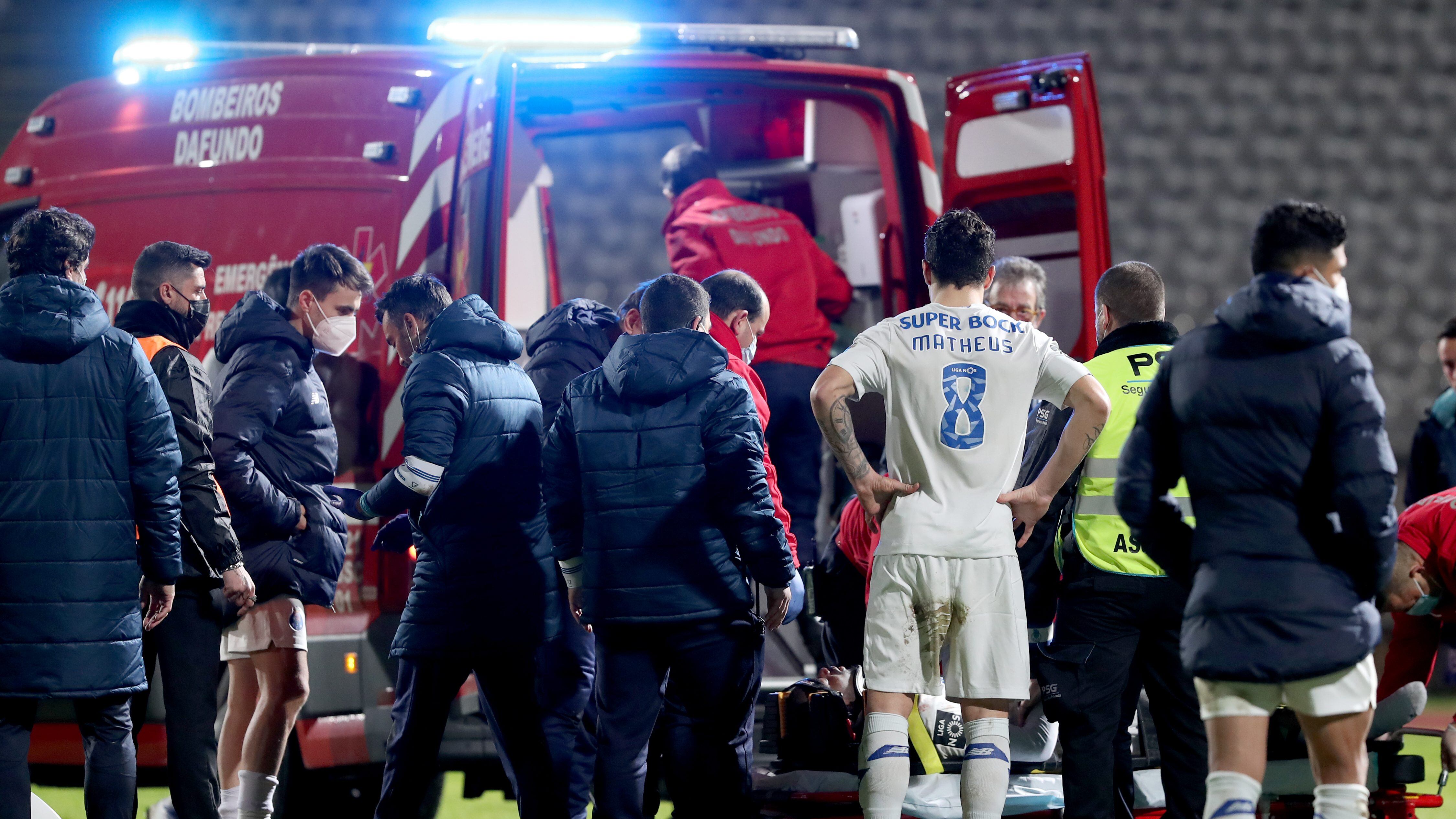 Nanu of FC Porto (down) receives medical assistance after losing consciousness after collision with Belenenses SAD goalkeeper Stanislav Kritciuk during the Portuguese League football match between Belenenses SAD and FC Porto at Jamor stadium in Oeiras, Portugal on February 4, 2021. (Photo by Pedro Fiúza/NurPhoto via Getty Images)