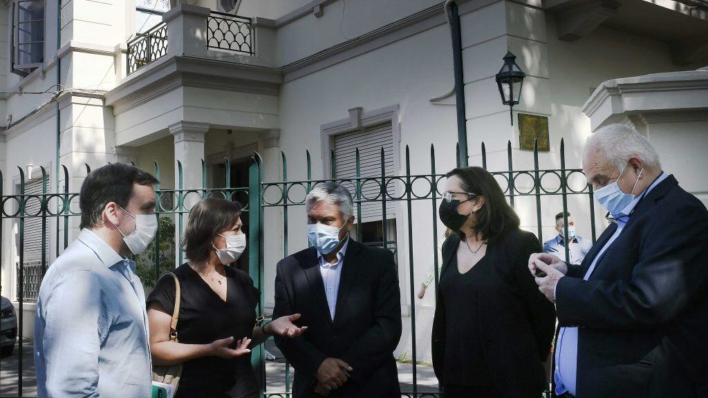 12 de enero del 2022/SANTIAGOJuan Pablo Swett Presidente Multigremial , Gianina Figueroa Presidenta Unapyme , Juan Araya Presidente de CNDC , Helen Kouyoumdjya Fedetour ,  Luis Solis Presidente Ipees Juan Araya Presidente de CNDC ,  después de la reunión con representantes de la PYME, en el  comando del Presidente electo, en Condell 249, en la comuna de Providencia.
FOTO: PABLO OVALLE ISASMENDI / AGENCIAUNO