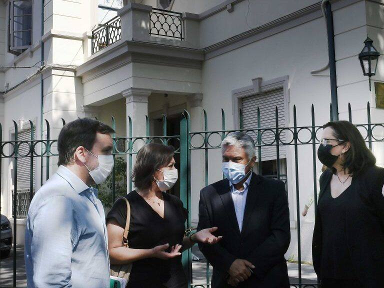 12 de enero del 2022/SANTIAGOJuan Pablo Swett Presidente Multigremial , Gianina Figueroa Presidenta Unapyme , Juan Araya Presidente de CNDC , Helen Kouyoumdjya Fedetour , Luis Solis Presidente Ipees Juan Araya Presidente de CNDC , después de la reunión con representantes de la PYME, en el comando del Presidente electo, en Condell 249, en la comuna de Providencia.
FOTO: PABLO OVALLE ISASMENDI / AGENCIAUNO