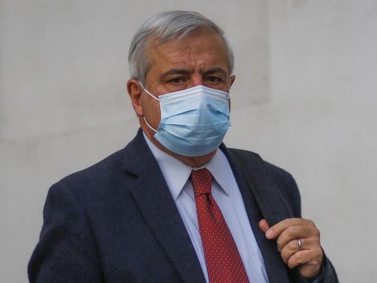 11 de mayo del 2020/SANTIAGOEl ministro de Salud, Jaime Mañalich, se retira del Palacio de La Moneda, tras realizar el balance diario de contagios y fallecidos por covid 19.
FOTO: SEBASTIAN BELTRAN GAETE/AGENCIAUNO