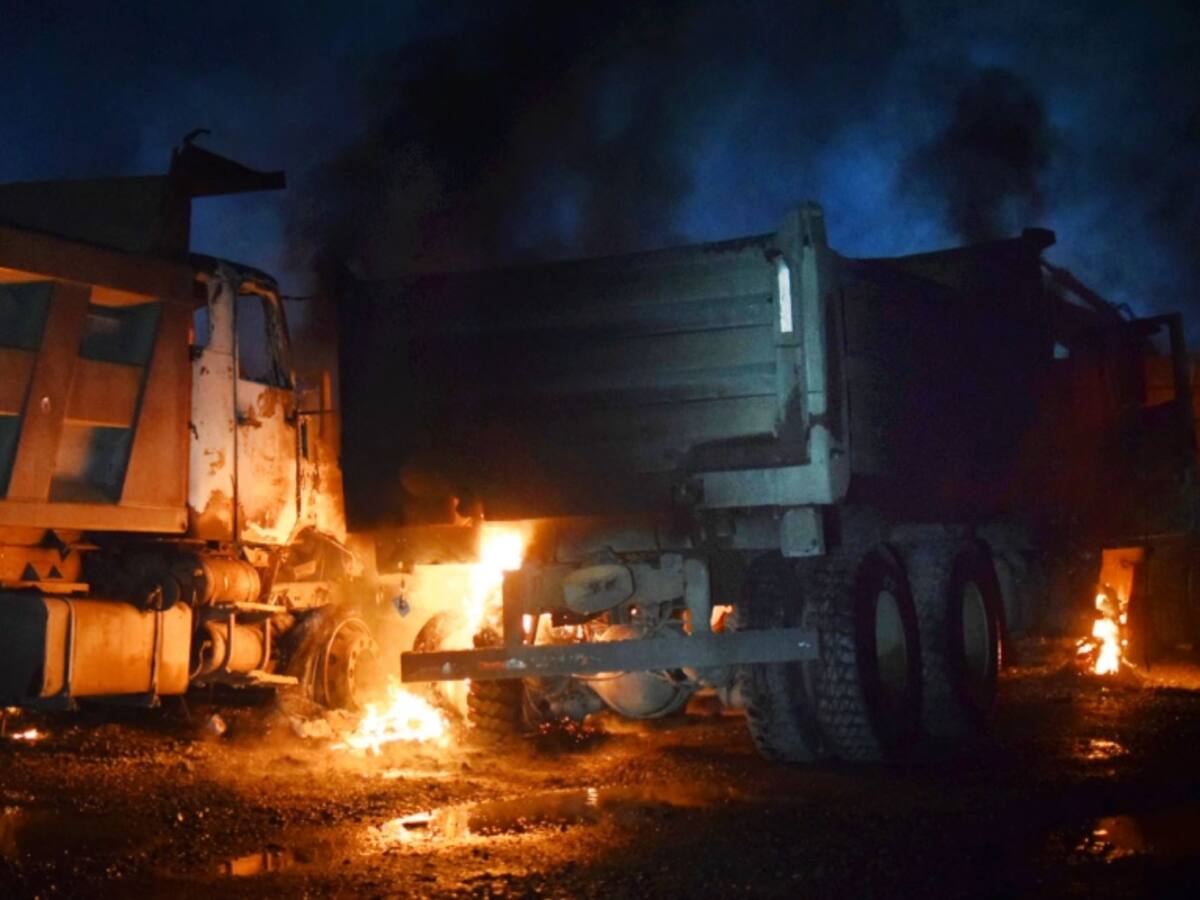 Desconocidos protagonizan ataque incendiario en Cautín: 15 vehículos fueron quemados