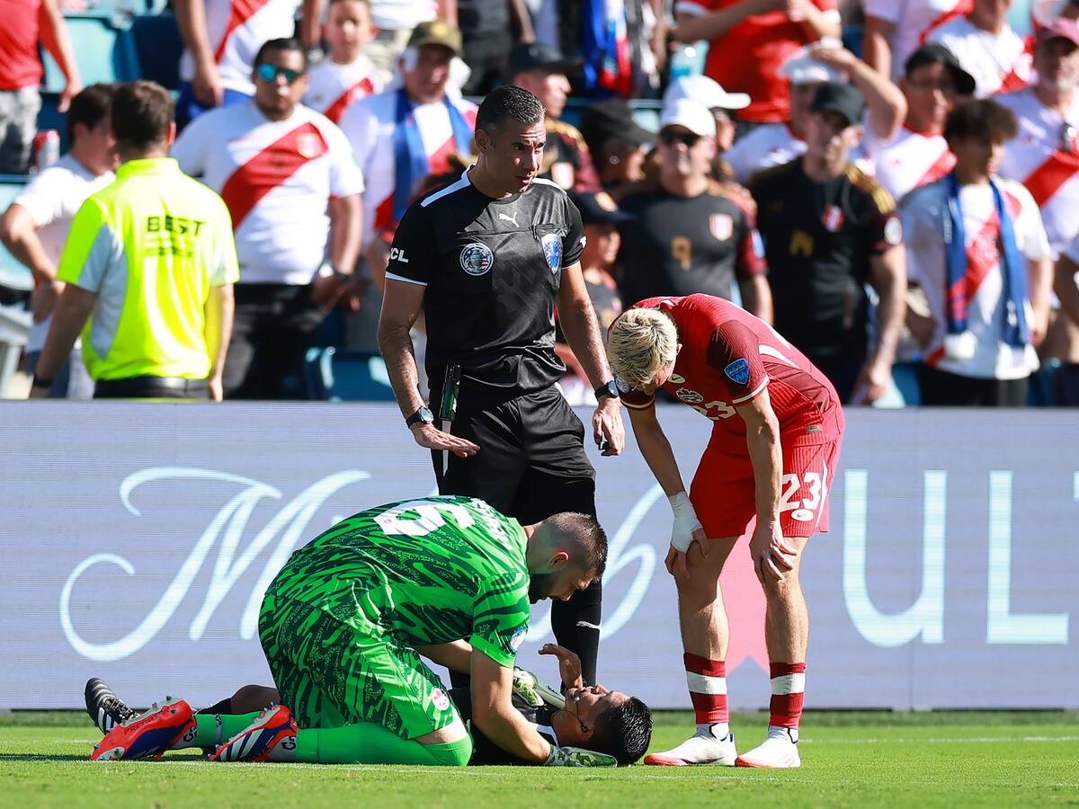 Juez de línea se desvanece en pleno duelo entre Perú y Canadá