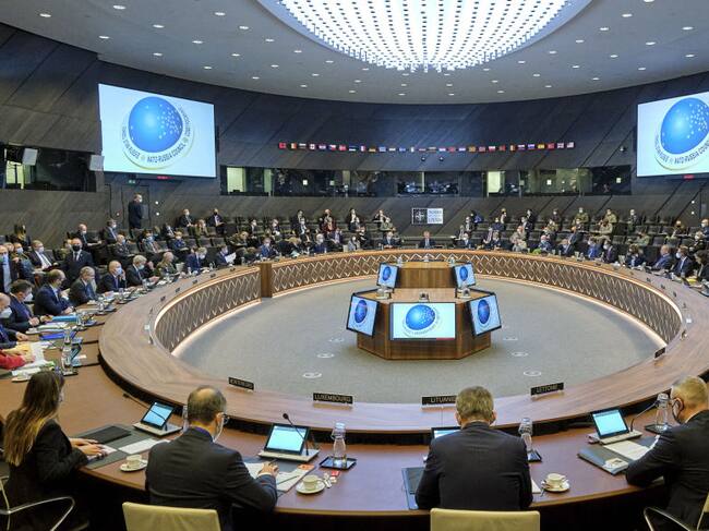 Imagen de la cita de la OTAN y Rusia en la sede de la alianza en Bruselas