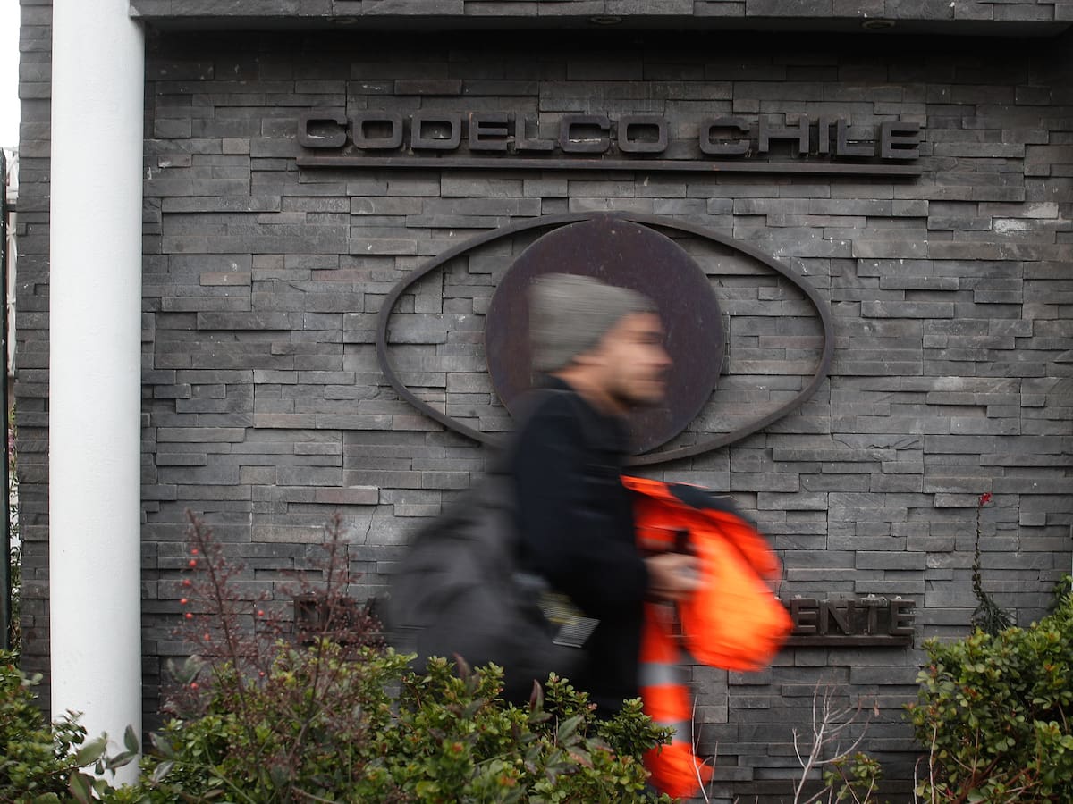 Federación de Trabajadores del Cobre acusa que gobiernos “solo han sacado plata” de Codelco y advierte defensa sindical de la estatal