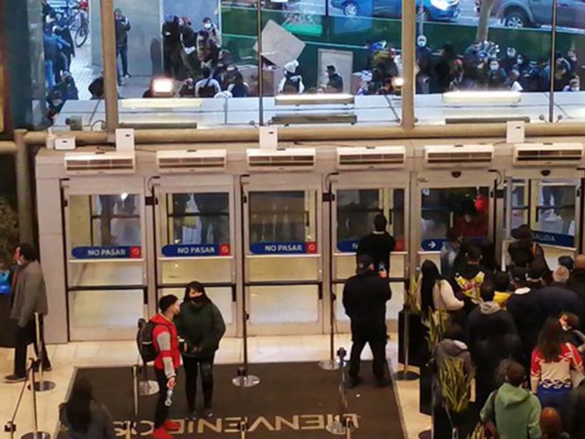 Dos personas fueron apuñaladas en las afueras del Costanera Center