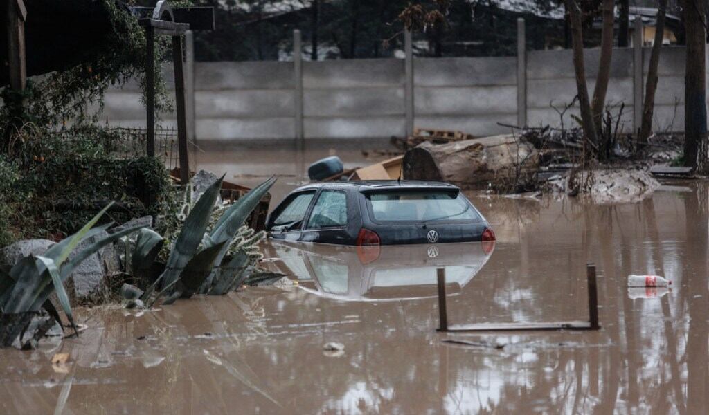 Asociación de Aseguradores por lluvias