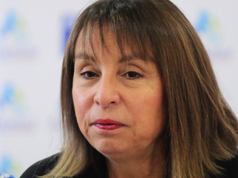 «Era lo que correspondía»: oposición valora renuncia de ministra Jeanette Vega tras «telefonazo» de asesora con Llaitul