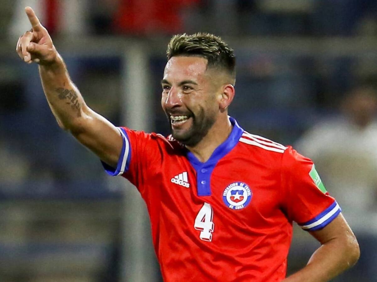 Mauricio Isla estaría «loco de amor» por bailarina: aseguran que mantiene feliz romance