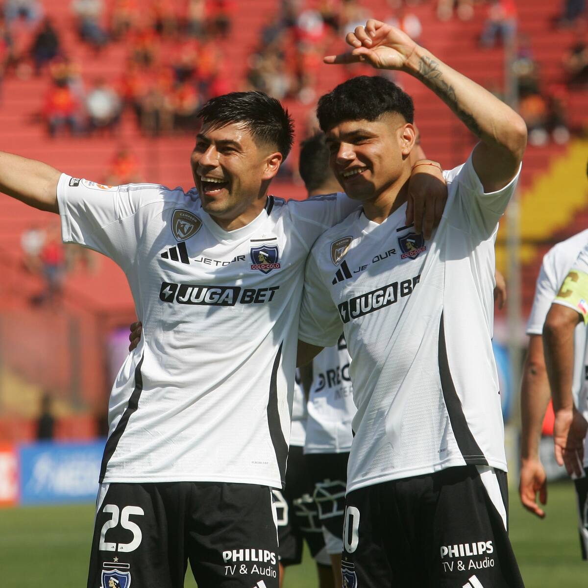 Colo Colo se impone pese a tener un jugador menos, se aferra a la pelea por Copa Sudamericana y complica aún más a Unión Española