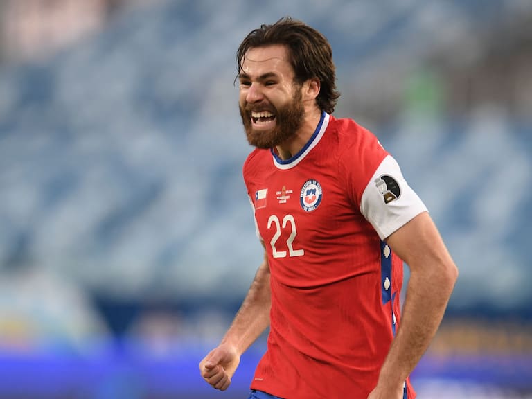 Chile&#039;s Ben Brereton celebrates after scoring against Bolivia during their Conmebol Copa America 2021 football tournament group phase match at the Pantanal Arena in Cuiaba, Brazil, on June 18, 2021. (Photo by Douglas MAGNO / AFP) (Photo by DOUGLAS MAGNO/AFP via Getty Images)