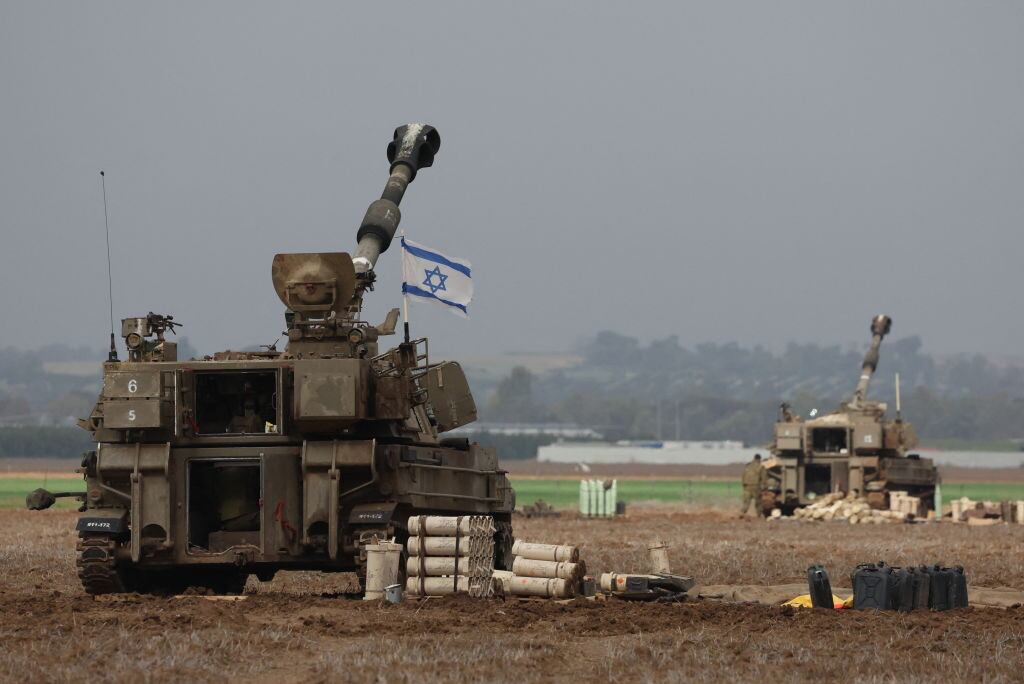 Los tanques del Ejército de Israel disparan sus proyectiles en contra de la Franja de Gaza.