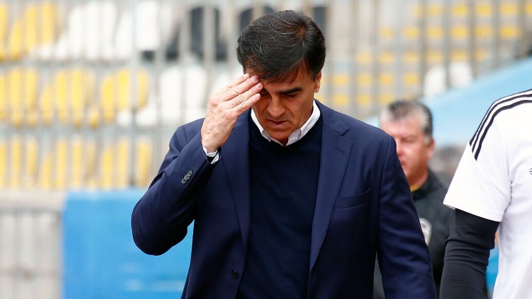 Gustavo Quinteros sufre con las salidas de Opazo y Suazo: "Conseguir jugadores nacionales de ese nivel es complicado"