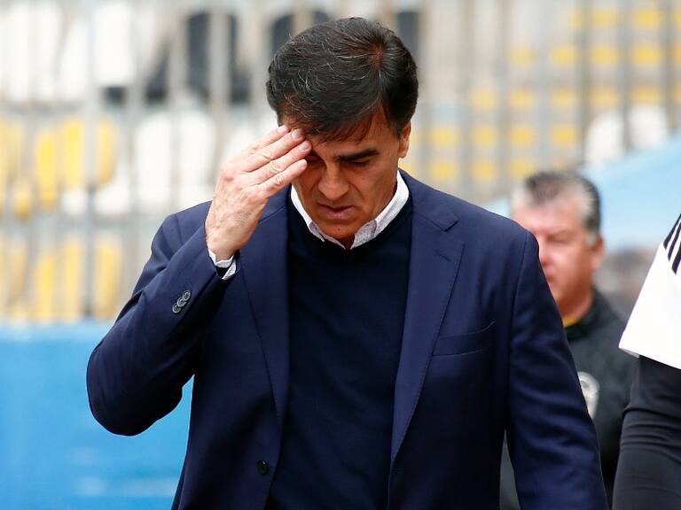 Gustavo Quinteros sufre con las salidas de Opazo y Suazo: "Conseguir jugadores nacionales de ese nivel es complicado"