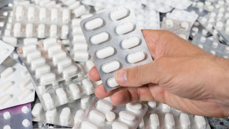 Tras retos virales de adolescentes: Minsal alerta que intoxicaciones por paracetamol han aumentado un 500%