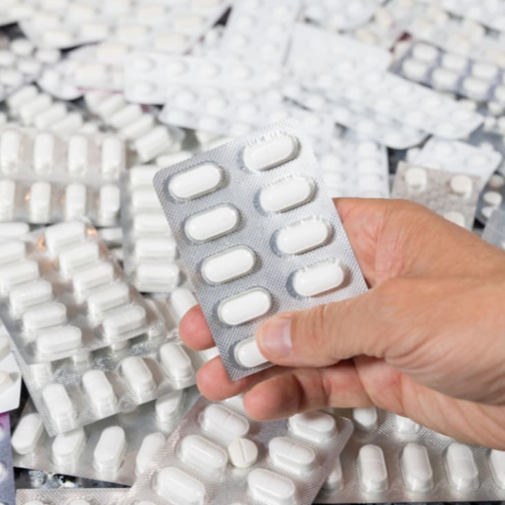 Tras retos virales de adolescentes: Minsal alerta que intoxicaciones por paracetamol han aumentado un 500%