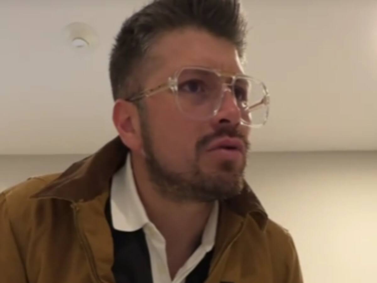 Influencer finge no reconocer a su esposo tras cirugía y su broma se vuelve viral