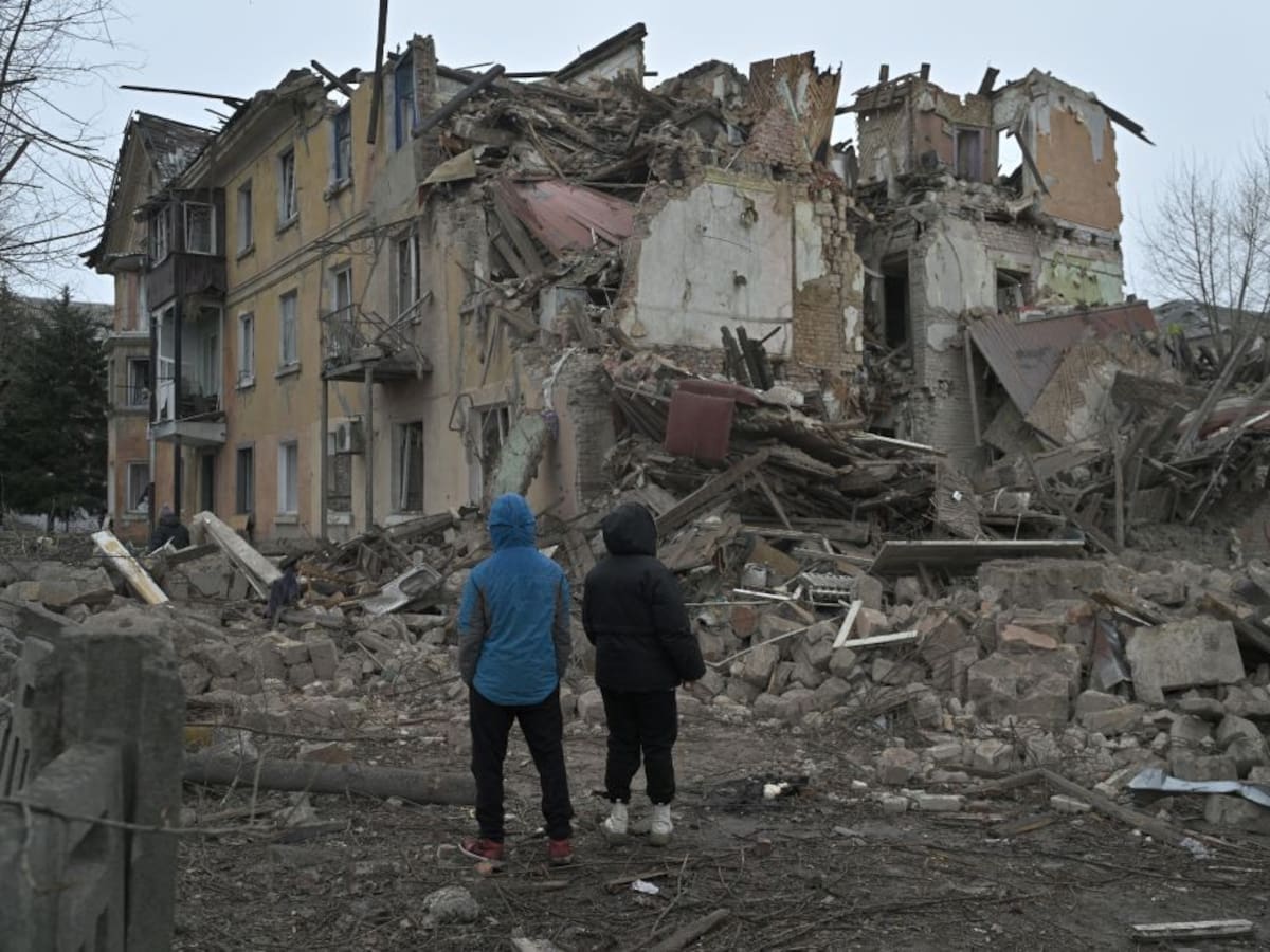 Ucrania informa que bombardeos rusos dejan tres muertos en Selídove