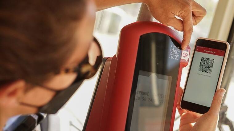 24 de enero de 2022/SANTIAGOMinistra de Transportes y Telecomunicaciones, Gloria Hutt, lanza Pasaje QR, solución financiera digital que permitirá a los usuarios de la App de BancoEstado pagar a través de un código QR en los Buses Sistema RED, Metro y Metrotren Nos de la Región Metropolitana
FOTO: FRANCISCO CASTILLO /AGENCIAUNO