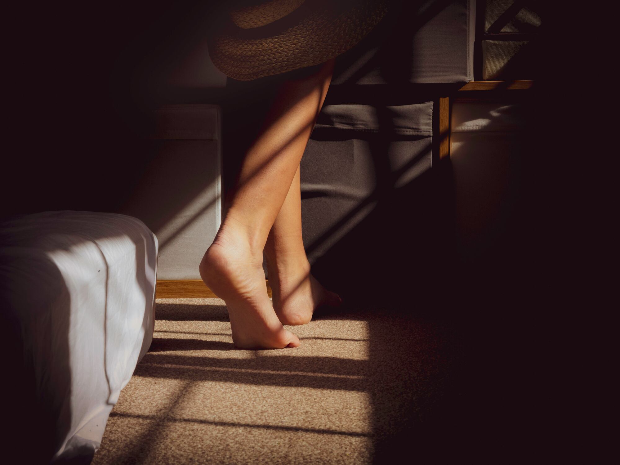 ¿Uno se puede enfermar por andar sin zapatos? Esto es lo que realmente dice la ciencia