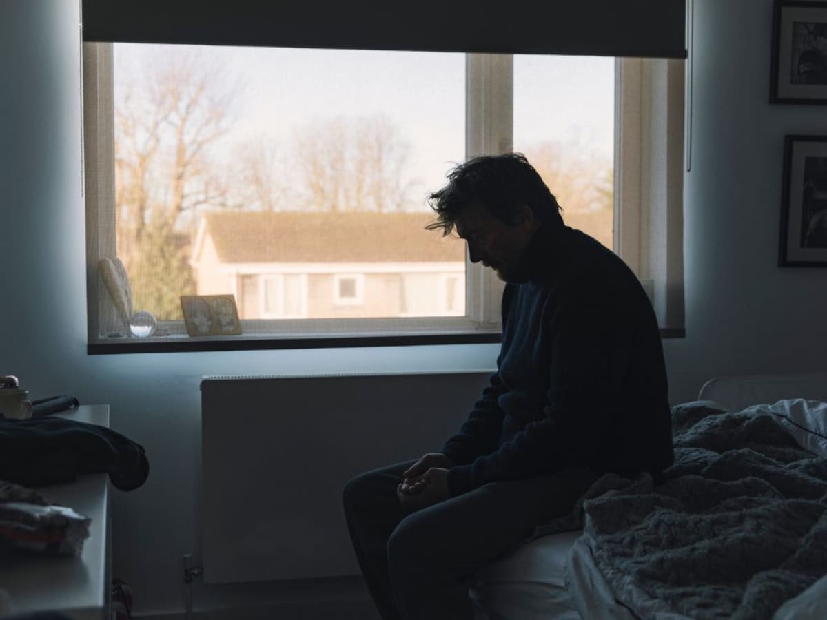“Es una soledad silenciosa”: alerta por aislamiento en adultos mayores en Chile