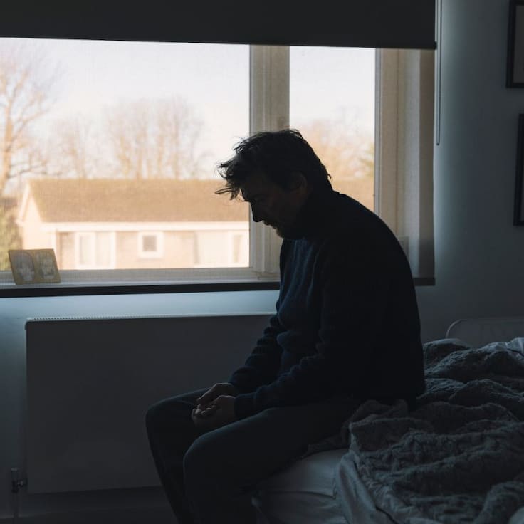 Chile envejece solo: aumenta la soledad y el aislamiento en mayores de 50 años